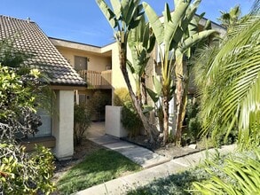 Building Photo - 128 Avenida Las Brisas