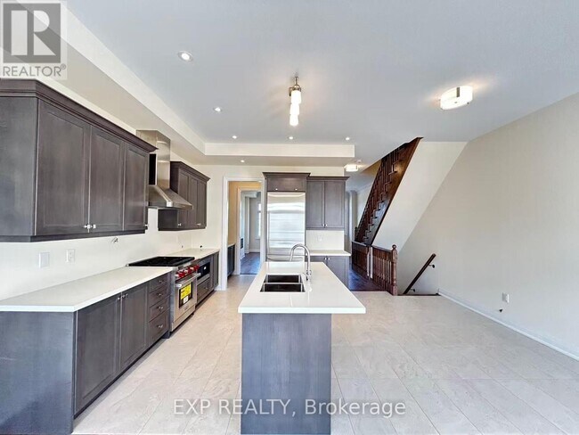 Photo du bâtiment - 4255 Major Mackenzie Dr E