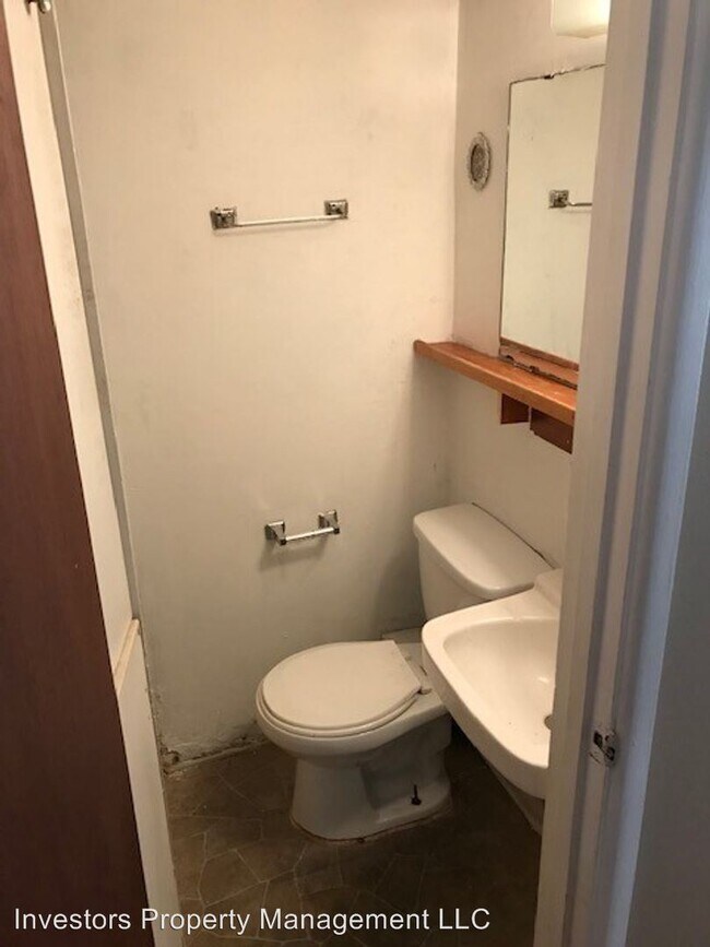 Foto del edificio - Studio, 1 bath House - 443 1/2 Elm Ave