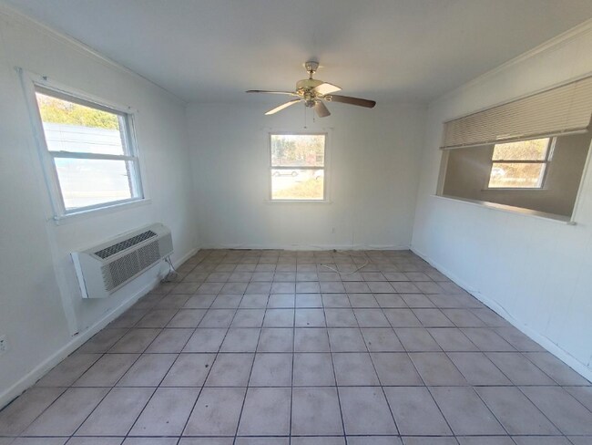 Building Photo - 11208 Rte 1