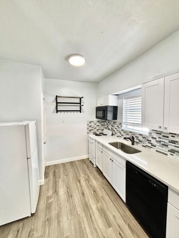 Foto del edificio - 2308 Britton Ave