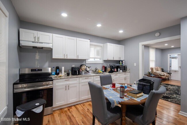 Foto del edificio - 138 Main St