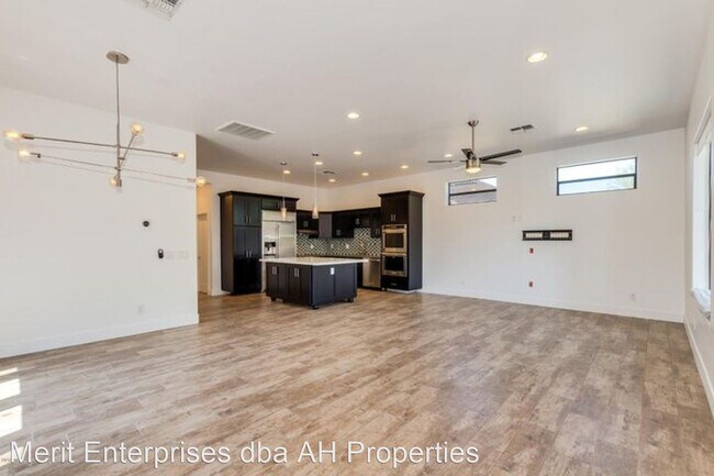 Building Photo - 4 br, 3 bath House - 3814 N 9TH ST