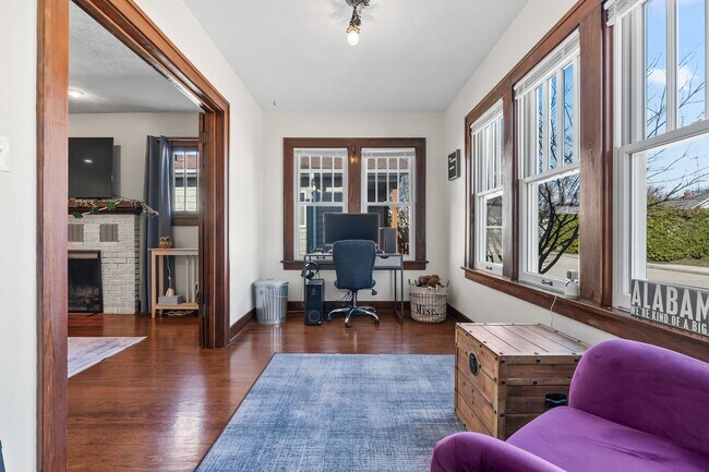 Building Photo - Charming 2-Bedroom Home for Rent in the He...