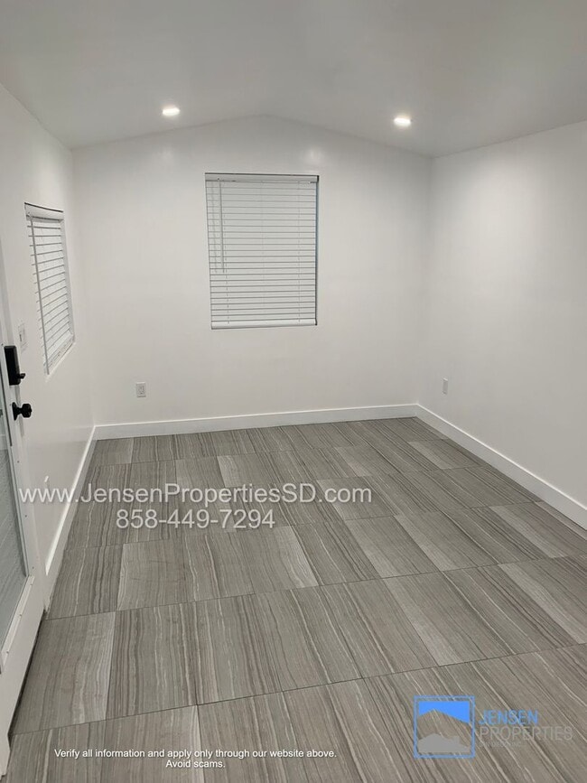 Building Photo - Modern Studio W/ patio
