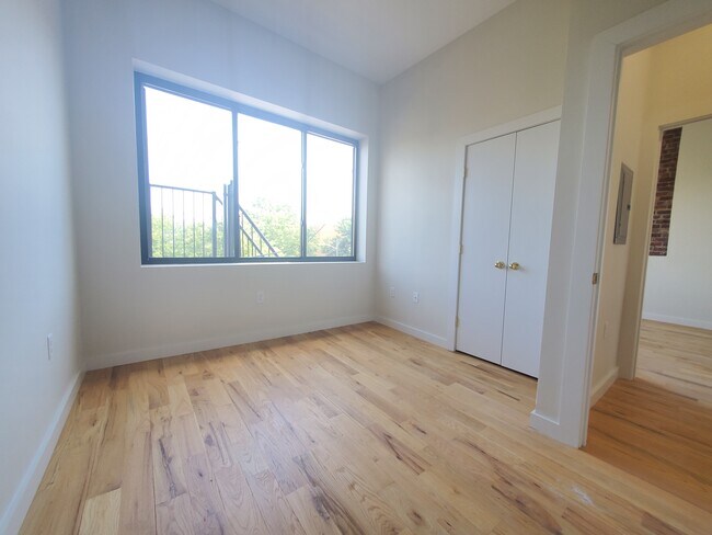 Building Photo - 141 Monticello Ave