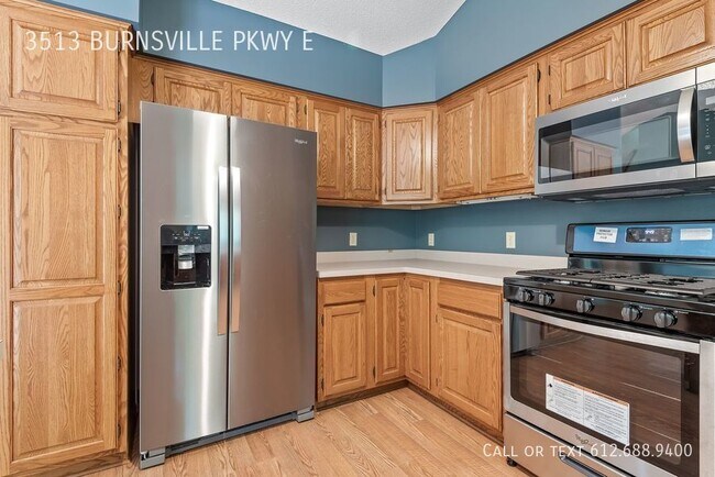 Foto del edificio - 4 Bedroom 3 Bathroom House with 2 Car Garage