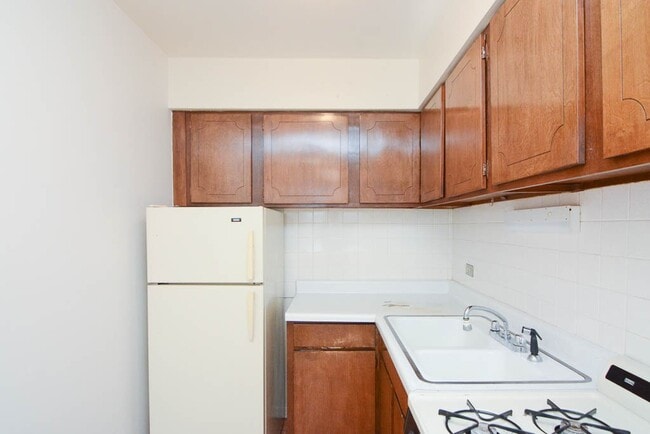 Building Photo - 533 W Aldine Ave