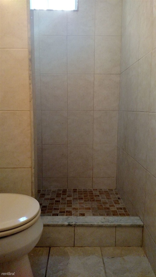 Building Photo - 39 Chester St