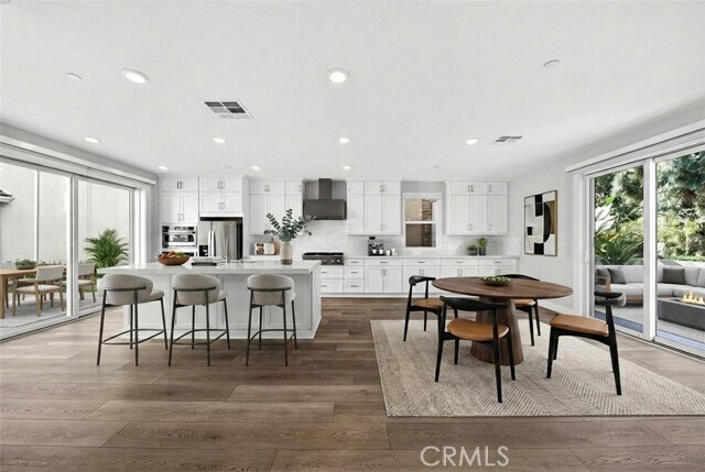 Building Photo - 346 Chorus