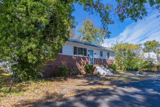 Building Photo - 902 Parrish St