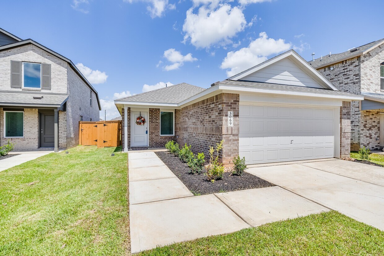 Foto principal - 3009 fantasy Terrace Dr