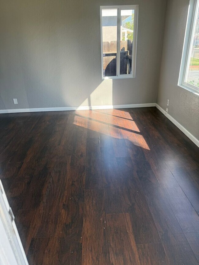 Foto del edificio - 1/2 off 1st Months Rent!!!!