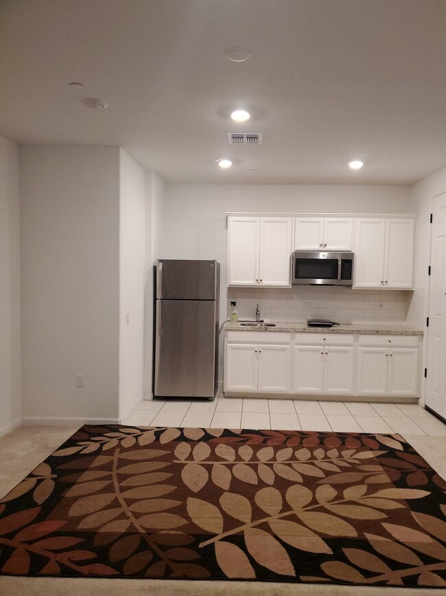 Building Photo - 1285 Roberts Dr