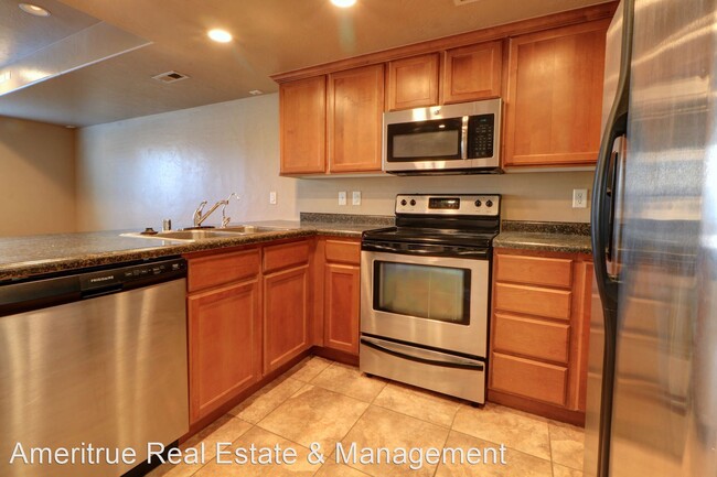 Building Photo - 3 br, 2.5 bath House - 110 S Tamarak CIR.