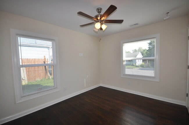 Foto del edificio - Now Pre-Leasing for Fall Semester 2026