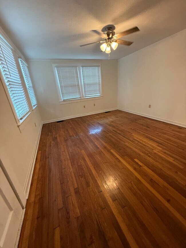 Foto del edificio - 3712 Hyacinth Ave