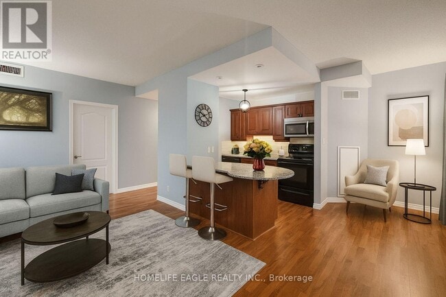 Building Photo - 135 James St S