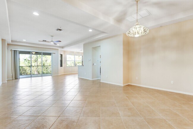 Foto del edificio - ** AVIANO AT NAPLES ** 3 BED / 2 BATH - CARRIAGE HOME - GARAGE - CENTRAL NAPLES - ANNUAL RENTAL