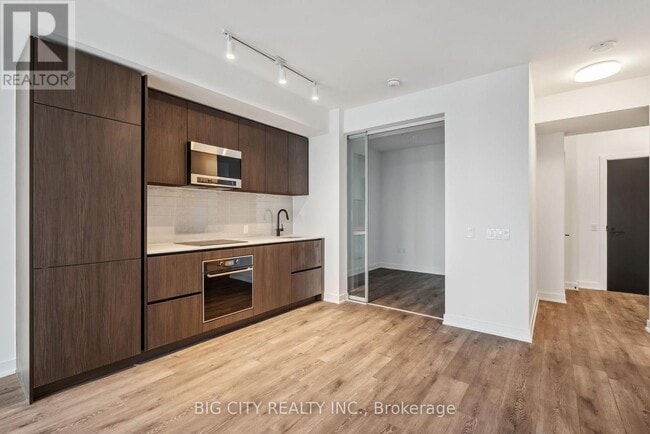 Photo du bâtiment - 127 Broadway Ave