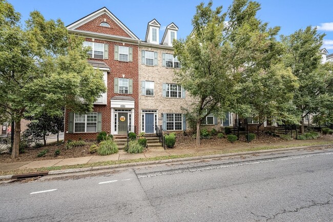 Foto del edificio - 2118 Middle Tennessee Blvd