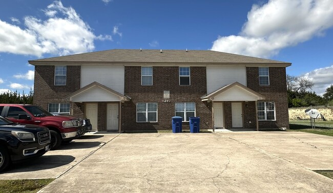 Building Photo - 4210 Primrose Dr