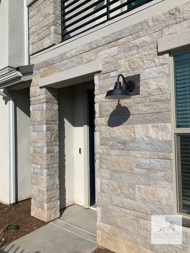 Building Photo - 490 W Mahogany Ln
