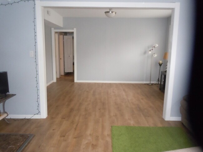 Building Photo - 3052 N Davlin Ct