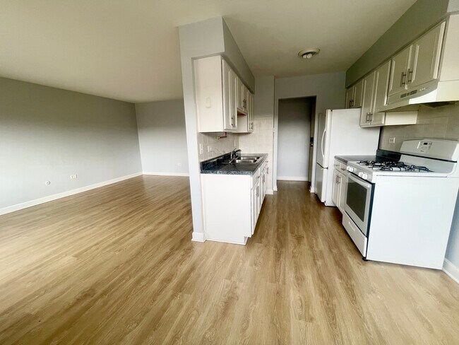 Foto del edificio - 8635 W Foster Ave