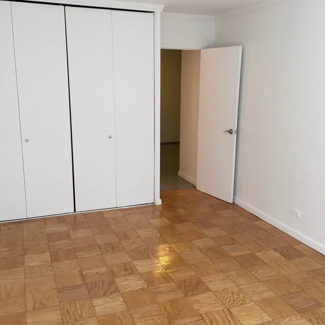 Foto del edificio - 330 E 46th St