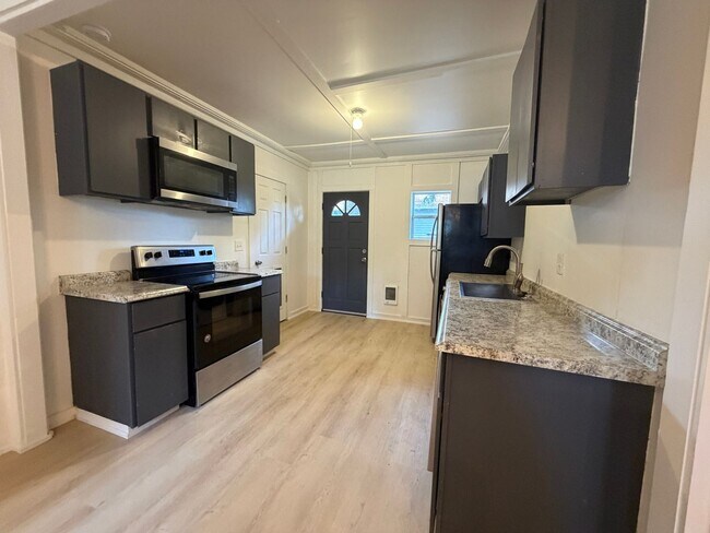 Foto del edificio - 595-595 Highland Ave NE