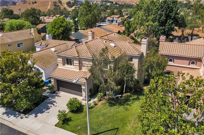 Building Photo - BEAUTIFUL LONE OAK HOME IN CALABASAS!