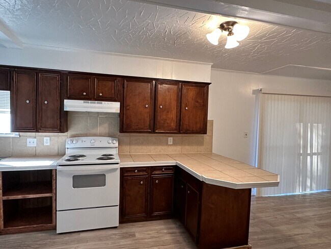 Building Photo - 3127 Fleetwood Dr