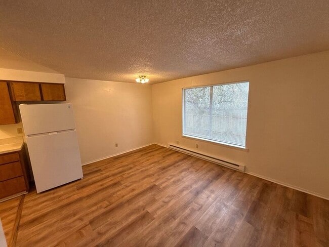 Building Photo - 160 Manbrin Dr NE