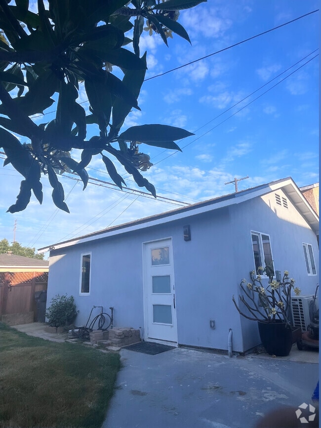 Building Photo - 5534 Cerritos Ave