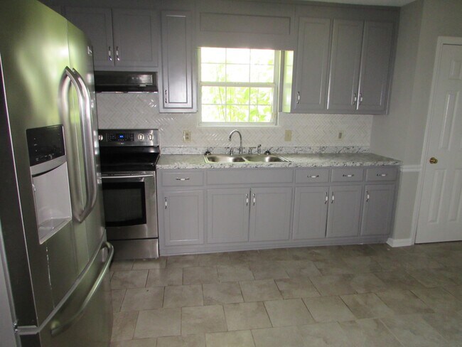 Building Photo - 110 Piper Ln