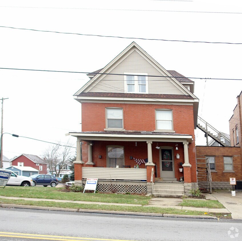Building Photo - 1328 E Washington St