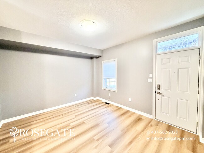 Photo du bâtiment - Modern 2-Bedroom Townhouse in Kitchener | 2 Parking Spots + Pet Friendly