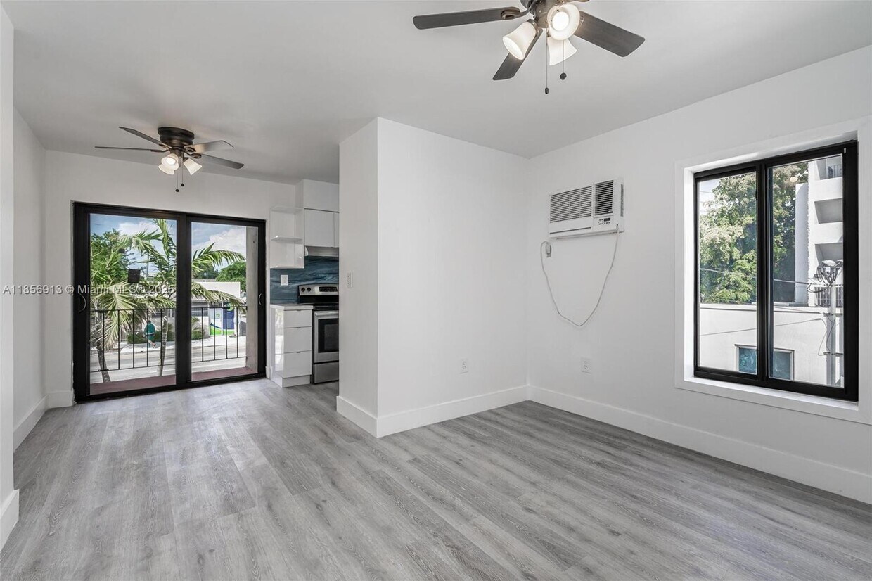 Foto principal - 852 SW 1st St
