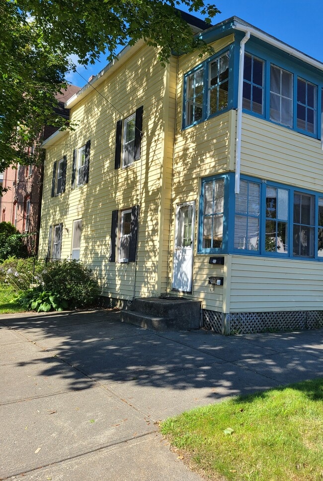 Building Photo - 108 2nd St