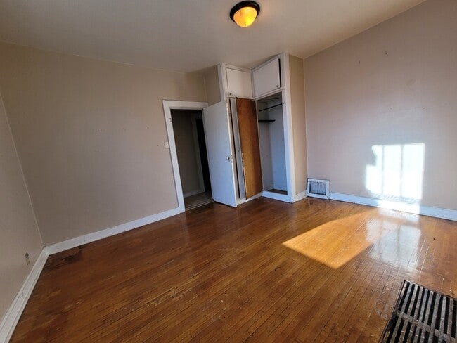 Foto del edificio - 1033 Shawano Ave