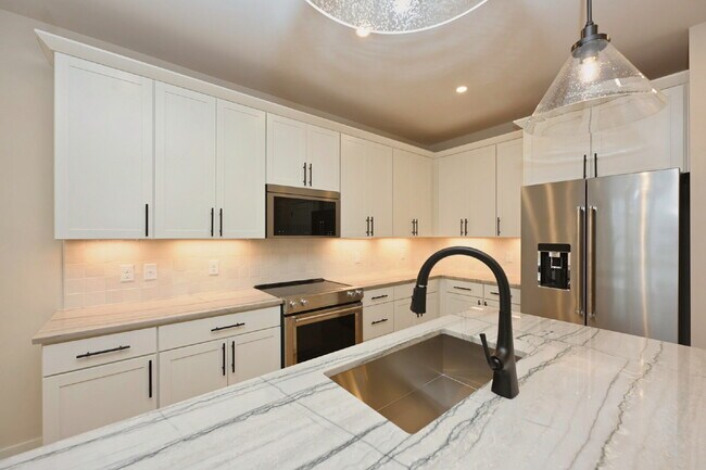 Foto del edificio - Brand-New Luxury Townhome in The Nations | Covered Deck & EV Charging