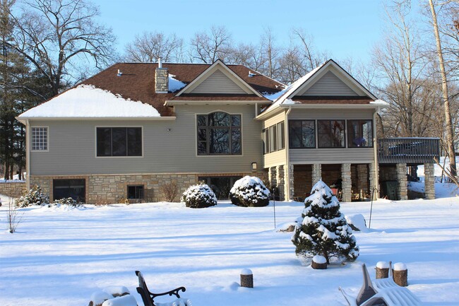 Building Photo - 1725 Cedar Crest Dr