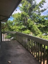 Building Photo - 465 Winslow Way E