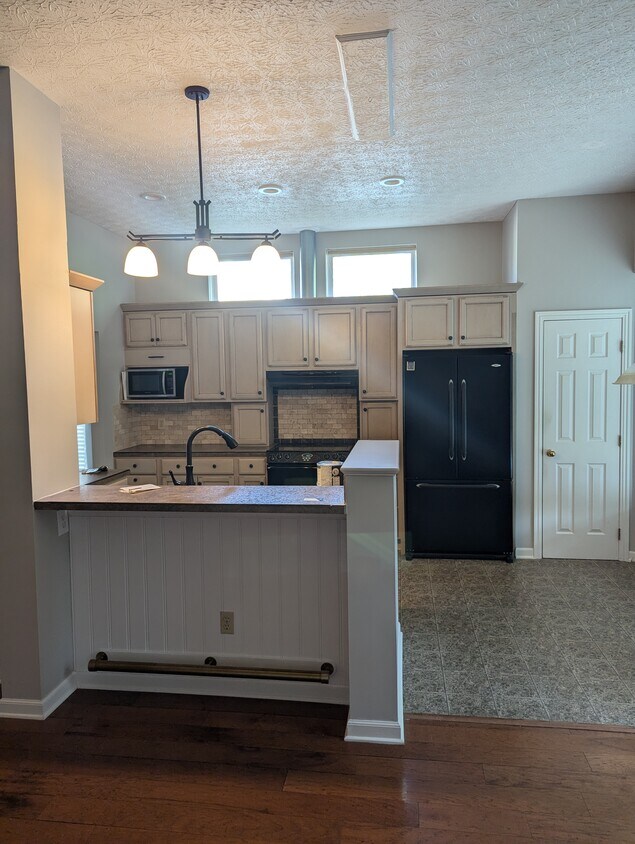 Building Photo - 7693 Eagle Creek Dr