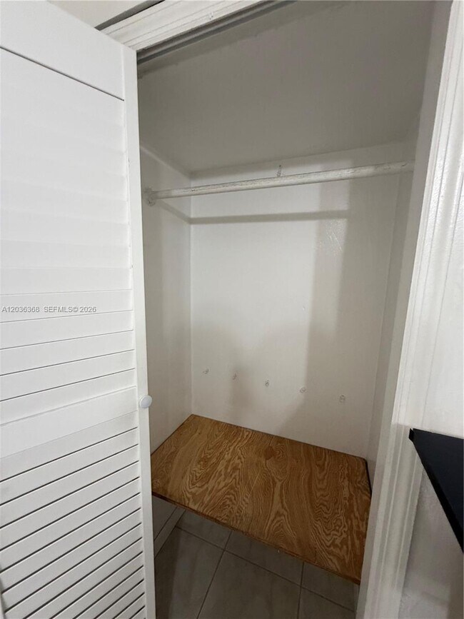 Foto del edificio - 1061 NE 137th St