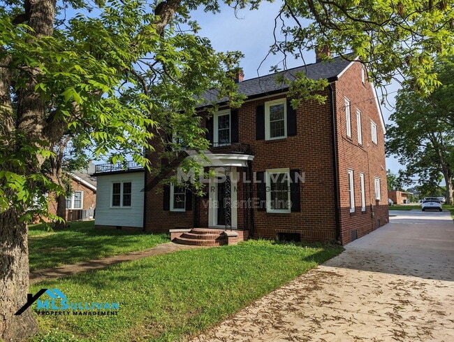 Foto del edificio - 229 W Elm St