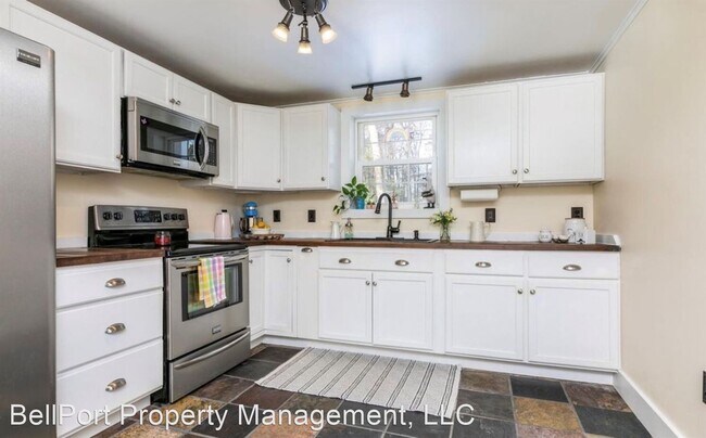 Foto del edificio - 3 br, 1.5 bath House - 35 Skillin Road