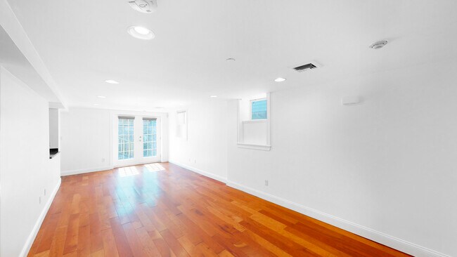 Building Photo - 15 Marcella St