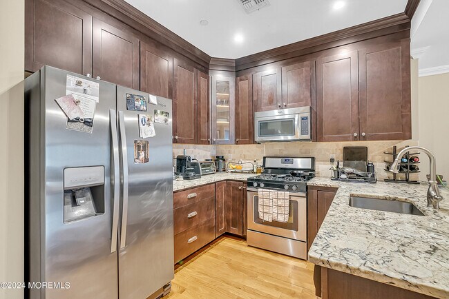 Foto del edificio - 564 Sairs Ave